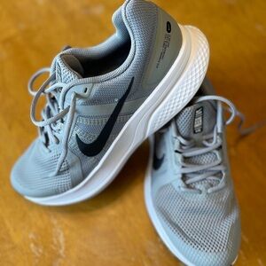 Nike Light Gray Athletic Sneakers